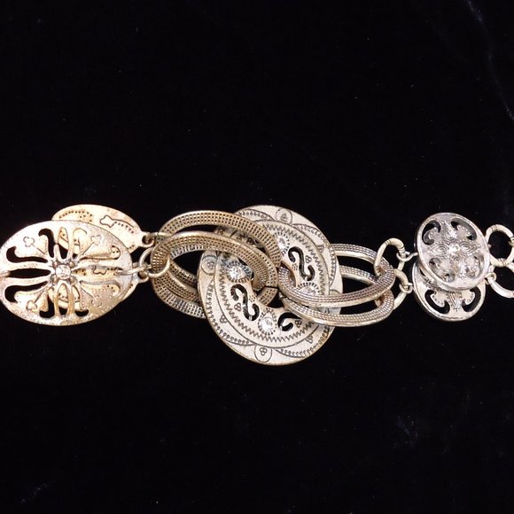 silver toned necklace - Picture 5 of 5